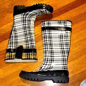 Sperry rain boots size 6, black and white with pops of burnt orange
